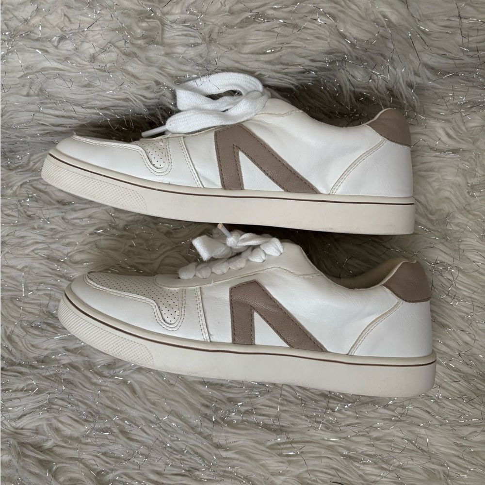 MIA White and Tan Casual Women’s Krew WCE Malta Sneakers Size 7